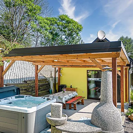 Ladybug House Nature Retreat W/ Jacuzzi - Happy בקתה Fokovci