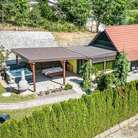 Ladybug House Nature Retreat W/ Jacuzzi - Happy בקתה Fokovci