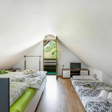 Ladybug House Nature Retreat W/ Jacuzzi - Happy בקתה Fokovci