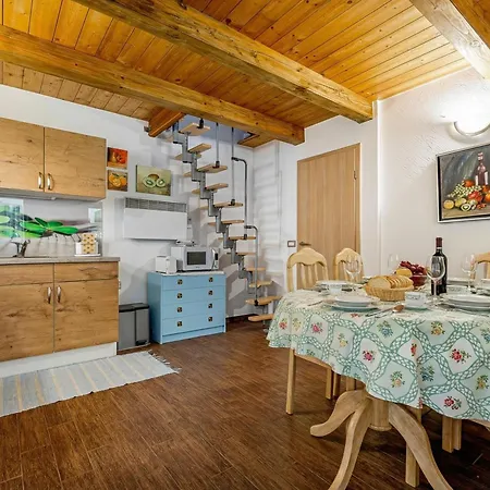 בקתה Ladybug House Nature Retreat W/ Jacuzzi - Happy Fokovci