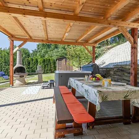 Ladybug House Nature Retreat W/ Jacuzzi - Happy * Fokovci