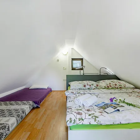 Ladybug House Nature Retreat W/ Jacuzzi - Happy 샬레 *