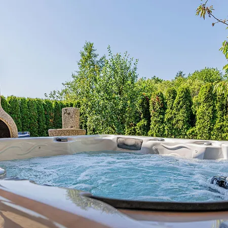 Ladybug House Nature Retreat W/ Jacuzzi - Happy 샬레 *