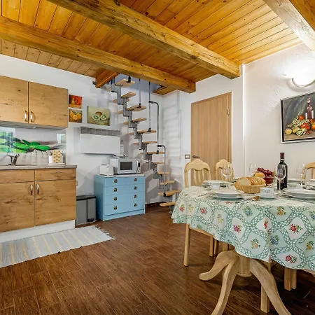 Ladybug House Nature Retreat W/ Jacuzzi - Happy * Fokovci