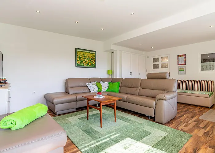 Σαλέ Ladybug House With Whirlpool - Happy