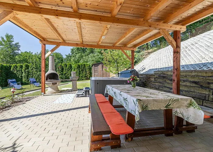 Chalet Ladybug House With Whirlpool - Happy